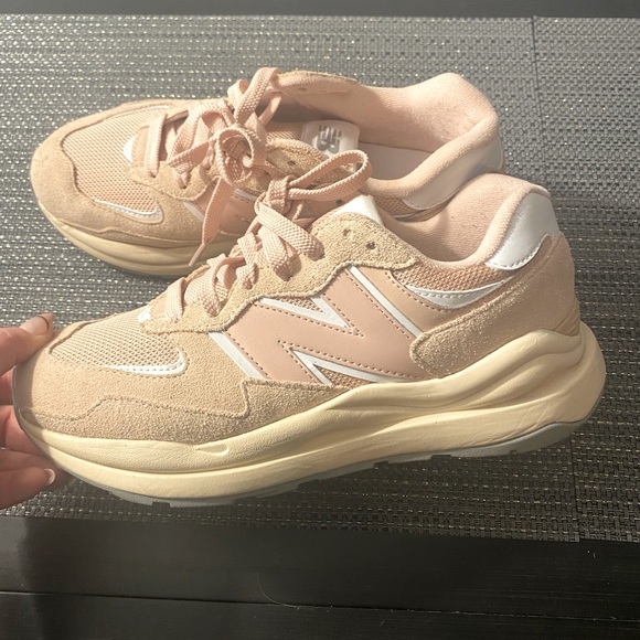 New Balance Shoes - New balance 57/40 8.5 women’s light pink